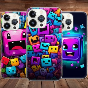 Könnte beinhalten: Drei Handyhüllen mit bunten Comic-Gesichtern und Designs. Die Hüllen sind weiß mit durchsichtiger Rückseite und zeigen eine Vielzahl von Farben, darunter Pink, Blau, Grün, Gelb und Lila.