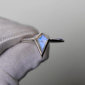 Vintage Kite Cut Rainbow Moonstone Ring: 925 Silver Proposal Ring