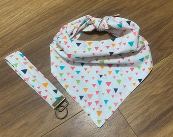 Drapeaux triangulaires colorés assortis au bandana et au cordon pour animal de compagnie, taille moyenne