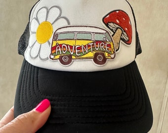 Adventure Bus Trucker Cap - Schaumstoff Snapback mit Patches
