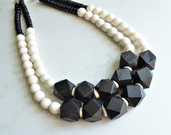 Colar statement com contas grandes de madeira em preto e branco, colar robusto - Riley