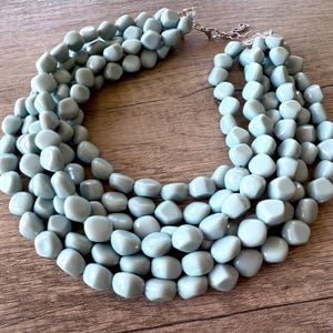 Lichtblauwe ketting met Lucite-kralen, dikke acrylketting met meerdere strengen, ketting voor dames - Julianna
