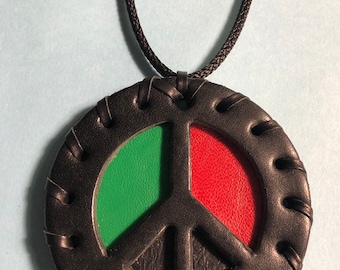 Piccola collana in pelle con medaglione della pace