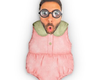 Personalisiertes Fotokissen, individuelles Gesichtskissen, lustiges Gesichtskissen, Geschenk für Sie oder Ihn, Babysuite rot.