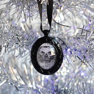 Black Skull Cameo Spooky Ornament