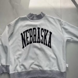 Individuell bedrucktes oder unbedrucktes, wendbares Sweatshirt aus Baumwollmischgewebe mit Stehkragen