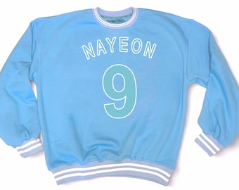 TWICE OVERSIZED inspiriert Varsity Sweatshirt | Personalisierter K-Pop Fan Rundhalsausschnitt