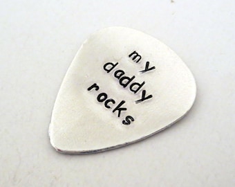 Handstamped Personalized Guitar Pick - Music Lover Gift - My daddy rocks - Father's Day - Wedding Party Favor - Groom Gift DW007