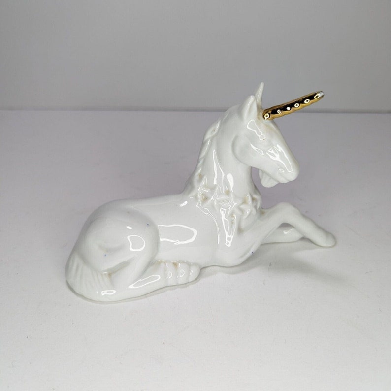 Figurine magique LICORNE vintage en porcelaine blanche avec corne dorée Statue années 70's 80's 1980 image 3