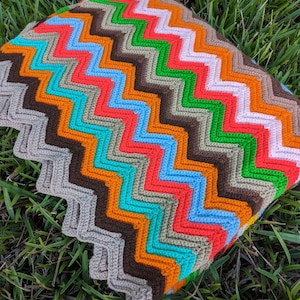 70&#39;s Vintage Handmade Chevron Afghan Blanket throw