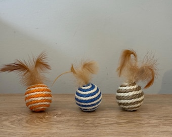 Cat toy, Cardboard Roll with Feathers, Pet Toy