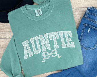 Auntie Sweatshirt Comfort Colors, New Aunt Gift, Aunt Sweatshirt, Auntie Crewneck with Bow, Pregnancy Announcement For Aunt, Aunt Sweater.