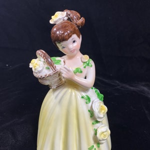 Vintage Ceramic Girl Flower Basket Yellow Rose Dress Planter Enesco Japón