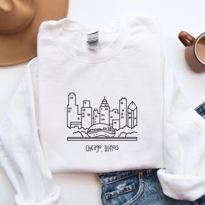 Chicago Crewneck Sweatshirt, Chicago Illinois Sweatshirt, Chicago Sweater, Chicago Skyline Sweatshirt, Cute Unisex Chicago IL Sweatshirt