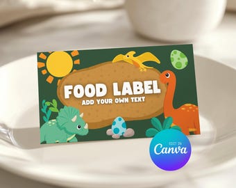 Może przedstawiać: Drukowna etykieta na żywność w formie namiotu z ciemnozielonym tłem i centralnym owalnym kształtem w kolorze opalenizny. Tekst brzmi FOOD LABEL ADD YOUR OWN TEXT. Ilustracje przedstawiają żółte słońce, zielonego triceratopsa, pterodaktyla oraz pomarańczowego dinozaura.