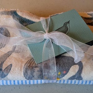 Cotton Flannel and Terry Cloth Burp Cloths- Set of 2 imagem 9