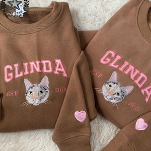 Varsity Personalisiertes Haustier gesticktes Hemd, personalisiertes Katzen-Gesicht besticktes Sweatshirt, kundenspezifischer Hoodie mit Haustiername, Weihnachtsgeschenk