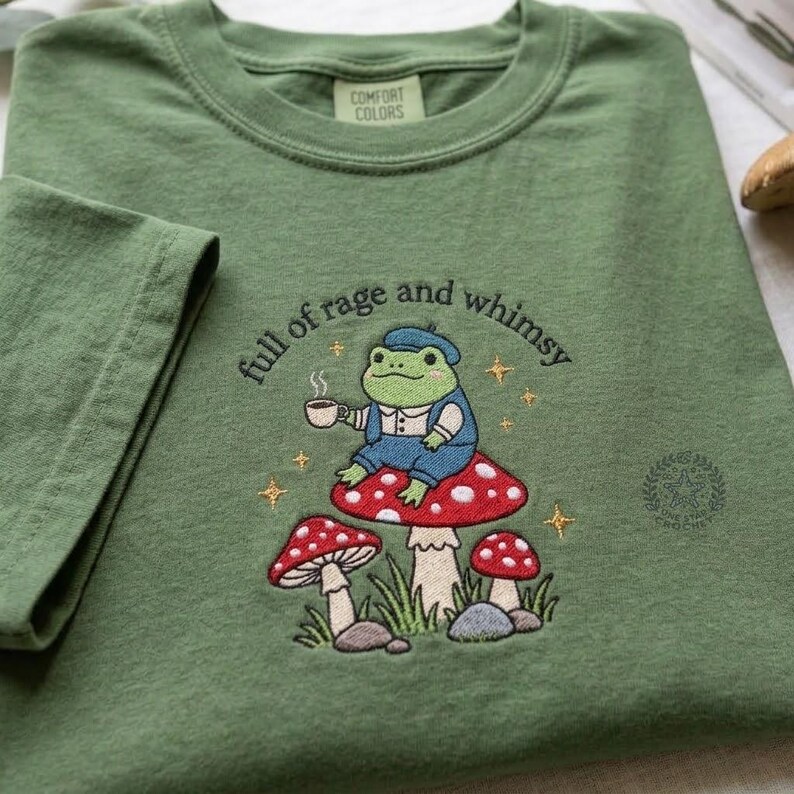 Komfortfärger fulla av ilska och nyckfullhet-tröja, Cottagecore blommig t-shirt, rolig groda-tröja, feministisk citat-tröja, groda-gåva bild 4