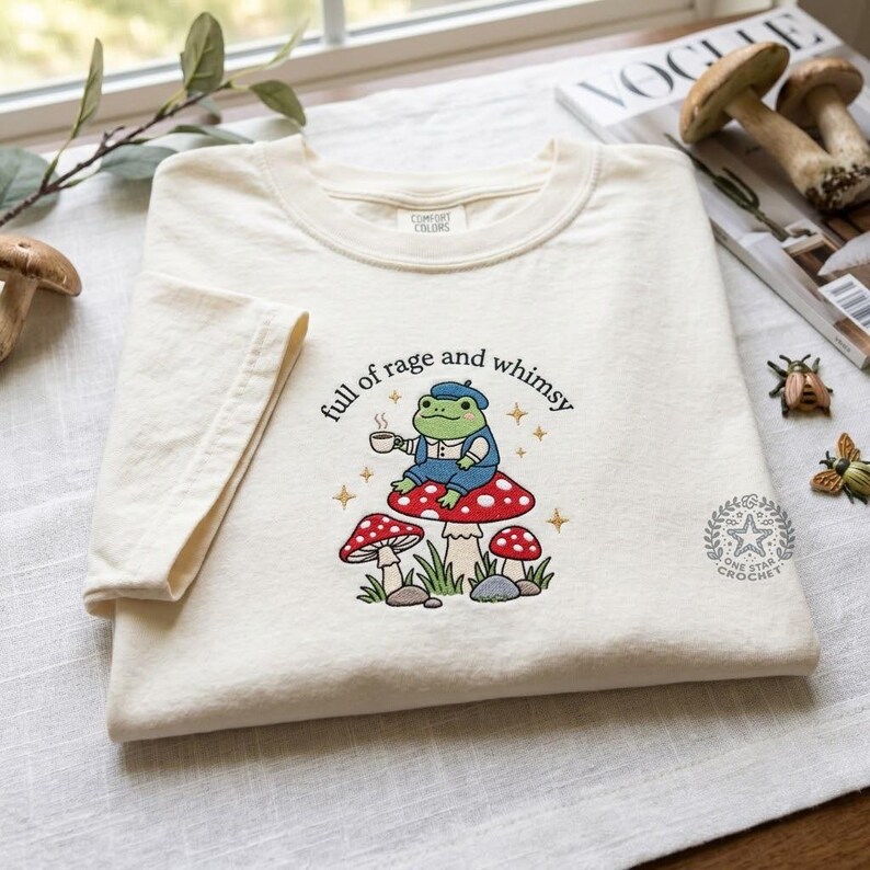 Komfortfärger fulla av ilska och nyckfullhet-tröja, Cottagecore blommig t-shirt, rolig groda-tröja, feministisk citat-tröja, groda-gåva bild 2