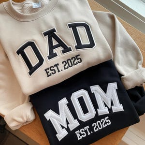 Embroidered Mom Dad Matching Sweatshirts, Mama Sweatshirt, Pregnancy Announcement, Mother&#39;s Day Gift for Mom, Christmas Gift, Birthday Gift