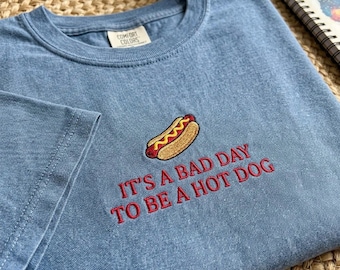 Gestickter schlechter Tag, um ein Hot Dog-Shirt zu sein, USA-Sommer-T-Shirt, Frauen 4. Juli Shirt, Gedenktag Geschenk