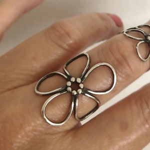 Anillo de flores, Anillo de tamaño personalizado, Anillo de flores de plata, Anillos hechos a mano de plata, Anillo de flores para mujer, Anillo de flores de encaje, Todos los tamaños