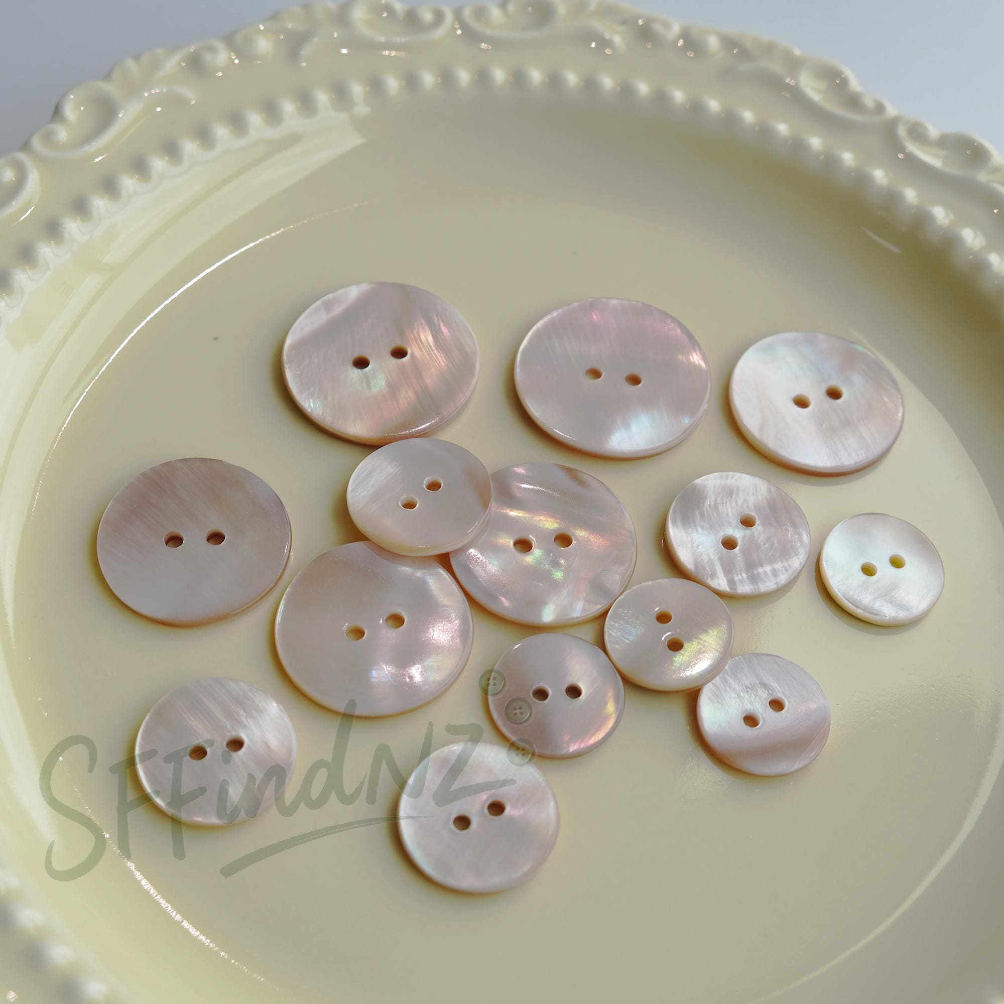 Bottone Ricamato Con Pietre E Corallini | Ulisse Fashion Art Details