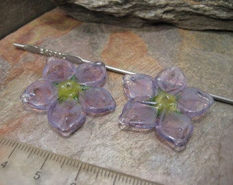 Five petal disc flowers (bead pair) lampwork glass beads by Beth Mellor, Beeboo