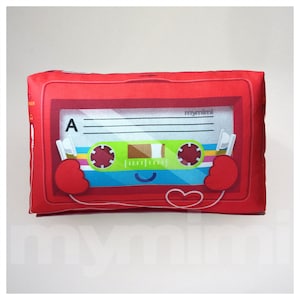 Almohada decorativa, reproductor de casetes portátil rojo, vintage, retro, vieja escuela, años 80, geekery, decoración del dormitorio, juguetes, 9 x 6 "