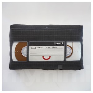 VHS Tape Kissen: Retro 80er Jahre Dekokissen