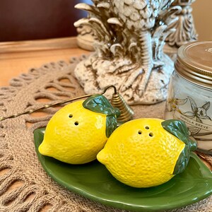 Salt and Pepper Shakers, Lemon Shaped Salt & Paper Shaker Set with Tray, stoneware lemon salt shakers set of two