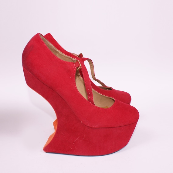 NIB Ruby Red Velvet Bumper Cut Out Platform Wedge… - image 4