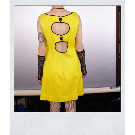 TRUE VINTAGE 60s Yellow Black Linen Cut Out Mini … - image 1