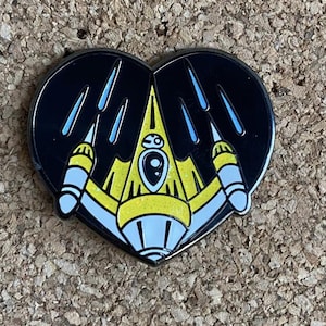 Naboo Starfigher heart- Hard Enamel Pin