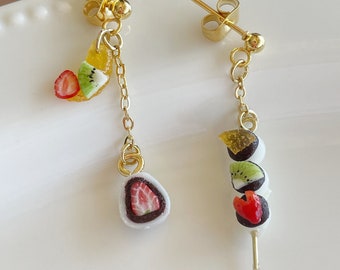 Miniatures boules de boulettes de mochi aux fraises et bonbons japonais fruits, boucles d'oreilles Miniatute bonbons, boucles d'oreilles nourriture, boucles d'oreilles dessert