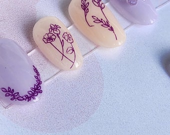 Ongles pressés floraux pour le printemps