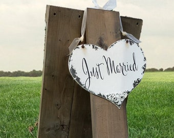 Just Married | Just Married Sign | Wedding Sign | Heart Sign | Rustic Wedding | Wedding Photo Props | Wooden Wedding Sign |Wooden Heart Sign