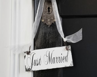 JUST MARRIED SIGN | Wedding Sign | Just Married Prop | Rustic Wedding Photo Prop | Honeymoon Sign | Just Married Door Sign | Vintage Wedding