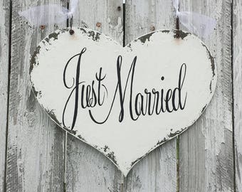 JUST MARRIED Wood Heart Sign| Wood Wedding Signs | Flower Girl Signs | Ring Bearer Sign | Photo Prop for Wedding | Just Married Wedding Sign