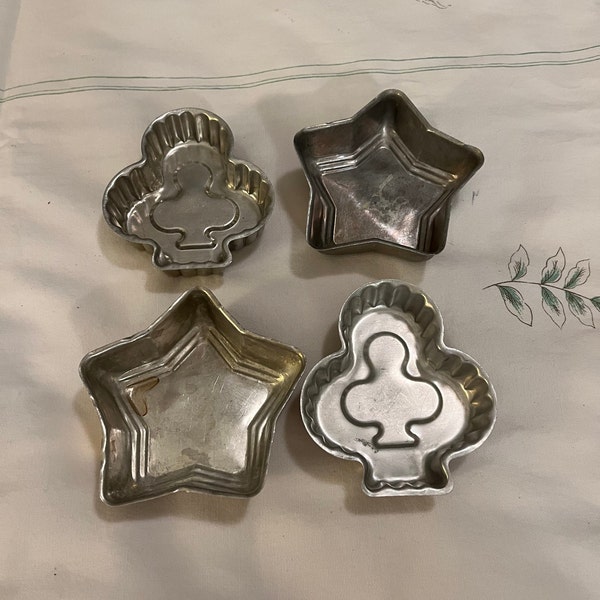 Four Vintage Aluminum Molds / Pans:  2 Club Shapes and 2 Star Shapes, salad or Jell-o mold, bake cake, baking, card suit - Food Photography