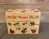 Vintage Metal Recipe Box - File Box for recipes, hinged lid, 1970 39 s motif, kitchen images, about 5-1 8 quot long X 3 quot deep X 3-5 8 quot tall, sticky