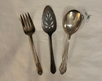 3 Vintage Serving Pieces:  Wm Rogers serving fork, pie server, serving spoon, tarnished but may be polished, different designs / patterns