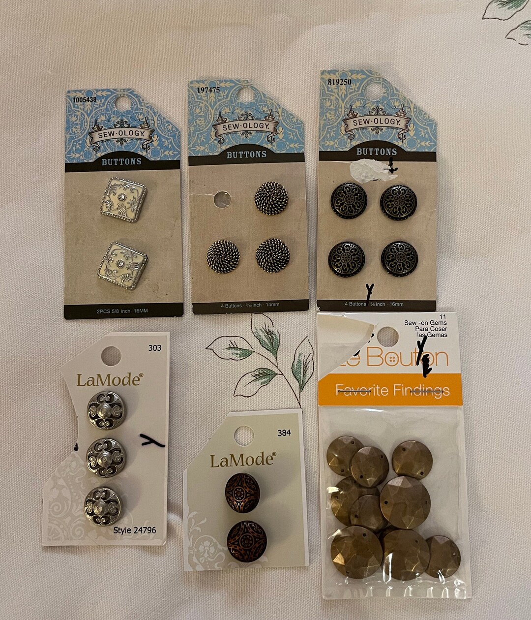 New Buttons and Sewon Gems Sewology, Lamode, Le Bouton, 14 Buttons