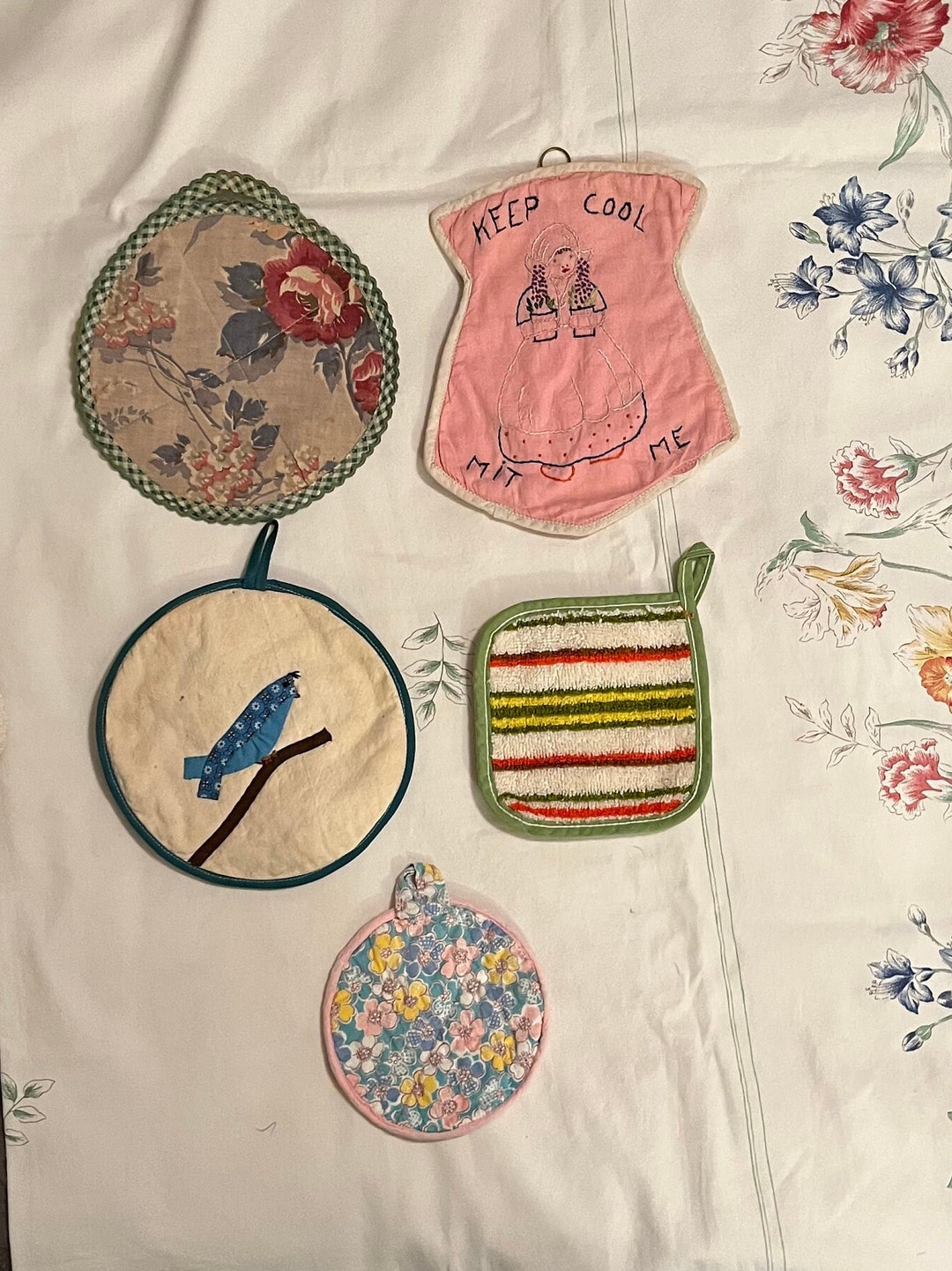 5 Retro Potholders, Fabric Pot Holders Floral Fabric, Embroidered