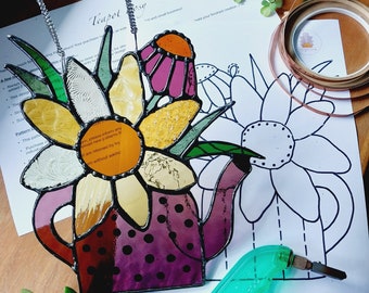 Kommerzielle Lizenz Digitaler Download Muster diy Suncatcher Glasmalerei einer Teekanne mit Blumen.