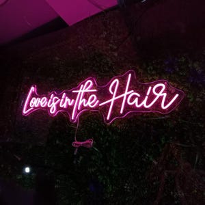 Love is in the Hair LED Neon Sign Benutzerdefinierte Hair Studio & Beauty Salon Zeichen Personalisierte Neon für Beauty Room Business Decor Eröffnung Geschenk