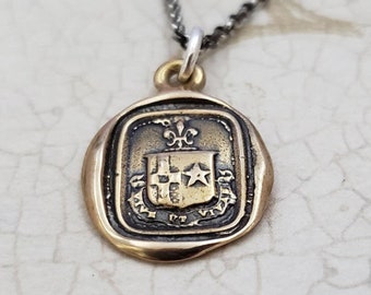 Bronze Live your Life Wax Seal Crest Necklace in Latin - Live life to the fullest Fleur de lis and Star necklace - 110B