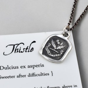 Más dulce después de las dificultades Collar de cardo con sello de cera - Dulcius ex asperis - Joyería de cardo escocés - 154