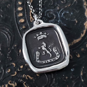 Che Sara Sara - Whatever will be, will be - Sterling Silver Lion Crest Wax Seal Necklace - Wax seal Jewelry 455