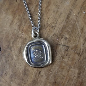 Bronze Heraldic Rose - Wax Seal Crest Necklace in Latin - Do the right thing - 218